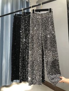 Season : Autumn/Winter Age : JUNIOR Pant Style : Wide leg pants Waist Type : high Pattern Type : Solid Decoration : Sequined Fabric Type : Broadcloth Fit Type : LOOSE Style : High Street Length : full length Material : COTTON,Polyester Elasticity : Slight Strech         尺码信息 Size Info 尺寸CM       裤长   腰围 臀围   桶围   - - -   - 均码 102    60拉伸86 98~108   46-50 备注:宝贝均为平铺测量,由于测量的差异,会有1-2CM的误差,不能接受的勿拍 请注意显示器的不同可能会造成颜色的差异     WHAT ABOUT REFUND?   Fast refund,100% Money Back Guarantee. If your product is d Sequin Pant, Celana Fashion, Chique Outfit, Gold Pants, Trendy Pants, Shiny Pants, Sequin Pants, Party Pants, Pleated Fabric