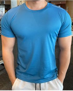 Round Collar Spandex Men’s Sports & Fitness T Shirt High Stretch Moisture-wicking T-shirt, Solid Color Athletic Fit T-shirt For Light Sports, Fitted Blue T-shirt For Training, Blue Fitted T-shirt For Training, High Stretch T-shirt For Gym, Basic Blue Sports Activewear, Basic Blue Activewear For Gym, Basic Blue Activewear For Sports, Moisture-wicking Sportswear T-shirt