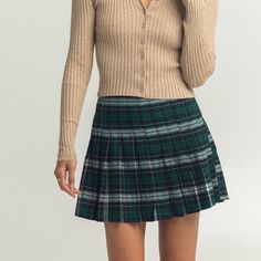 Really Cute Skirt, Bought And Never Wore It. From Tilly’s. Xs. Fitted Preppy Tennis Skirt For Fall, Preppy Fitted Mini Skirt For Winter, Preppy Mini Skirt For Winter, Preppy Pleated Skirt For Winter, Preppy Winter Mini Skirt, Winter Preppy Fitted Skort, Casual Fitted Pleated Skirt For Winter, Green Casual Mini Skirt For Winter, Green Skirt For School In Fall