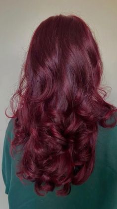 Explore the enchanting world of winter hair color ideas ❄️✨ From icy platinum to cozy chestnut, discover the perfect hue to complement the season. Transform your locks with #WinterHairMagic and embrace the chilly vibes with style! ❄️💇 #HairColorInspo #WinterGlow #SeasonalStyles Burgandy Hair, Cherry Hair Colors, Cherry Red Hair, Wine Red Hair