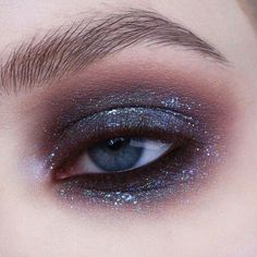 Starfall Makeup, Wiccan Makeup Looks, Chromatic Makeup, Chromatic Eyeshadow, Dreamy Makeup Look, Glitter Clothes, Editorial Make-up, Matte Make Up, Venus Palette