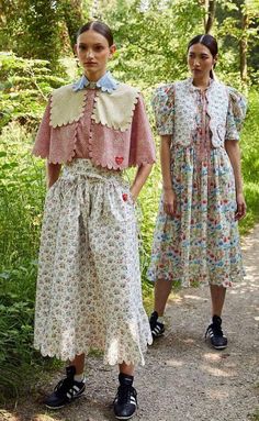 Horror Vacui, Swipe Right, Beatrix Potter, Sewing Inspiration, Outfits Casuales, The Queen, Diy Fashion, Jaipur