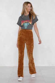 Curdory Pants Outfit, Curdory Pants, Velvet Flare Pants Outfit, Flair Pants Outfit, Velvet Flared Pants, Flair Pants, Spring Summer Capsule Wardrobe, Velvet Flare Pants, Velvet Flares