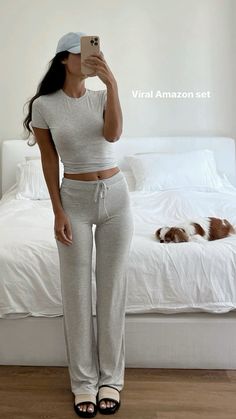 Matching set Viral loungewear aesthetic comfy sweats sweatpants set athleisure amazon favorites 2024 natural girl clean girl Pinterest amazon core til Tok fall autumn pre fall trends trendy Crop Top Casual Outfits, Fall Lounge Outfits, Study Fits, Sweatpants Outfit Aesthetic, Lounge Wear Aesthetic, Straight Leg Sweatpants Outfit, Lounge Set Outfit, Aesthetic Loungewear