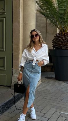 Denim Skirt Outfits, Pose Fotografi, Office Casual Outfit, Europe Outfits, Chique Outfits, Neue Outfits, Casual Work Outfit