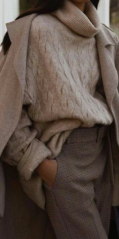 Taupe Outfit, Taupe Fashion, Best Winter Outfits, Winter Knitwear, Quoi Porter, Chique Outfits, Beige Outfit, Fashion Capsule, Midi Skirts