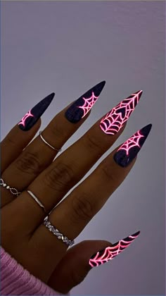 #NailArt #FrenchTips #HelloKittyNails #PinkNails #ManicureInspiration #NailDesigns #CuteNails #AcrylicNails #NailTrends #GlamNails Neon Glow Nails, Glow In The Dark Nails, Halloween Nail Art Tutorial, Dark Nail Designs, Halloween Nails Easy, Heart Nail Designs, Goth Nails, Dark Look, Glow Nails