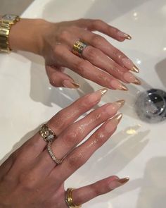 Gold Ring Inspo Aesthetic, Madison Beer Jewelry, Paznokcie Hello Kitty, Gold Chrome Nails, Kutek Disney, Nagellack Trends, Golden Nails, Nagel Tips, Makijaż Smokey Eye