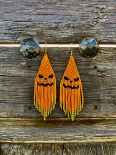 Halloween pumpkin earrings, Halloowen earrings, Orange beaded Earrings, Pumpkin jewelry ,Fringe earrings, Wave earrings, Woven earrings ♥𝑇ℎ𝑒 𝑝𝑎𝑡𝑡𝑒𝑟𝑛 𝑜𝑓 𝑡ℎ𝑖𝑠 𝑒𝑎𝑟𝑟𝑖𝑛𝑔 𝑖𝑠 𝑐𝑟𝑒𝑎𝑡𝑒𝑑 𝑏𝑦 𝐻𝑊𝐵𝑒𝑎𝑑𝐽𝑒𝑤𝑒𝑙𝑟𝑦. ♥𝑀𝑎𝑑𝑒 𝑢𝑠𝑖𝑛𝑔 𝑓𝑟𝑒𝑒ℎ𝑎𝑛𝑑 𝑏𝑒𝑎𝑑𝑖𝑛𝑔 𝑤𝑜𝑣𝑒𝑛 𝑡𝑒𝑐ℎ𝑛𝑖𝑞𝑢𝑒𝑠 𝑤𝑖𝑡ℎ 𝑠𝑡𝑟𝑜𝑛𝑔 𝑠𝑦𝑛𝑡ℎ𝑒𝑡𝑖𝑐 𝑡ℎ𝑟𝑒𝑎𝑑. ♥𝑇ℎ𝑒 𝑠𝑖𝑧𝑒 𝑜𝑓 𝑡ℎ𝑒 𝑠𝑒𝑒𝑑 𝑏𝑒𝑎𝑑𝑠 𝑢𝑠𝑒𝑑 𝑖𝑠 2 𝑚𝑖𝑙𝑙𝑖𝑚𝑒𝑡𝑒𝑟𝑠 𝑎𝑛𝑑 𝑏𝑒𝑎𝑑𝑠 𝑎𝑟𝑒 ℎ𝑖𝑔ℎ 𝑞𝑢𝑎𝑙 Pumpkin Fringe Earrings, Seed Bead Pumpkin Earrings, Ghost Seed Bead Earrings, Pumpkin Beaded Earrings, Beaded Dangle Earrings For Halloween, Dangle Beaded Earrings For Halloween, Handmade Bohemian Earrings For Halloween, Halloween Fringe Earrings, Halloween Bead Earrings