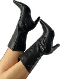 Shoes Black Women, Ankle Platform Boots, Boots Y2k, 90s Boots, Boots Uk, Leather Boots Women, Women Boots, Women Leather, Boots Shoes