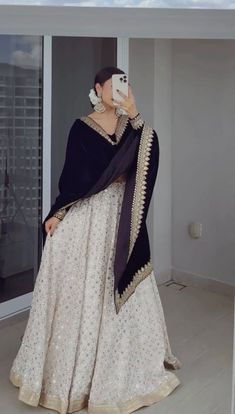 Lehenga Designs Simple, Lengha Choli, Fancy Dresses Long, Traditional Indian Outfits, Ghagra Choli