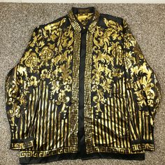 Vintage Seta Per Uomo Shirt Silk Metallic Gold Floral L/S Button Up Mens Xl Hidden Button Down Placket. The Other Buttons Are Just Standard Plastic Ones. Great Condition, No Flaws. Designer Long Sleeve Festive Shirt, Formal Long Sleeve Tops For Festivals, Black Long Sleeve Tops For Festivals, Gold Long Sleeve Top For Festivals, Shirts Vintage, Gold Floral, Casual Shirts For Men, Metallic Gold, Casual Button Down Shirts