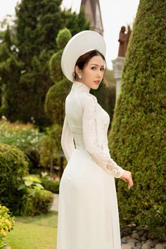 Traditional collar Fabric: Crepe, lace, beading Cut-out Long sleeves Type: Modern ao dai Lace Ao Dai, Modern Ao Dai, Lace Beading, Elegant Couple, Garment Cover, Elegant Man, Sweet Couple, Lace Patterns, Modern Pattern