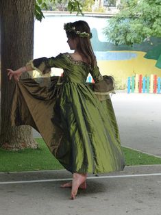 Lovelly green and brown 18th century dress Délicate robe | Etsy Vintage Green Dress With Historical Design, Green Vintage Dress With Historical Design, Green Victorian Dress For Wedding, Green Victorian Wedding Dress, Green Princess Dress For Fancy Dress, Green Historical Design Wedding Dress, Green Wedding Dress With Historical Design, Green Princess Dress For Costume, Victorian Green Costume Dress