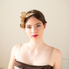 The gold fascinator in minimalist loops shape is perfect for wedding guests, bridesmaids, or even the mother of the bride or groom. It adds a formal, sophisticated touch and pairs beautifully with dresses in solid colors or subtle patterns. The metallic sheen of gold can complement both light and dark outfits, making it a versatile choice for wedding attire. The fascinator is made of premium millinery sinamay, it is a lightweight material known for its durability, making it the perfect choice fo Chic Fascinator With Structured Crown For Parties, Chic Party Fascinator With Structured Crown, Chic Structured Crown Headpiece For Party, Elegant Evening Hair Accessories For Summer, Elegant Evening Summer Hair Accessories, Elegant Evening Bridal Accessories For Spring, Elegant Spring Evening Bridal Accessories, Chic Headpieces For Events, Elegant Summer Event Hair Accessories