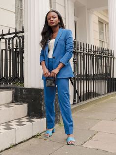 Want to know how to get ready in 5 minutes? Opt for one of the biggest trends of 2020 and invest in a suit. Lucy Williams Style, Wedding Guest Suit, Sleek Wedding, Birthday Dress 21st, The Suits, Bar Outfits, Dress Bar, Clothing Blogs