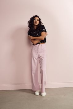 These feminine cargo-inspired pants are casual but trendy. The comfortable loose cut gives you the freedom of movement while staying stylish throughout your daily adventures.  Slightly loose straight-leg cargo pantsElastic waistline at the back for added comfort 2 front pockets, 2 back pockets and 2 large calf pockets Regular fit. We recommend buying your usual size to get the same fit as shown on the model. Inseam length: 30"Models are 5'9", 5'7" and 5'6" and are wearing a size small, medium an Casual Cargo Pants, Style Cargo, Light Pink Color, Freedom Of Movement, Pink Grey, Cargo Pants, Pink Color, Straight Leg, Pants