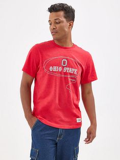 Your gameday look isn’t complete without the Men’s Wrangler® Collegiate Barb Wire T-Shirt. This classic crewneck short-sleeve tee is made of a soft cotton blend, so you can cheer on the home team in total comfort. Your school's name and logo are screen-printed across the chest, surrounded by a barbed wire lasso. Casual Cotton T-shirt For Fans, Casual Pre-shrunk Fan Gear T-shirt, Casual Crew Neck T-shirt In Team Colors, Varsity Style Fan Gear T-shirt With Short Sleeves, Varsity Style Fan Gear T-shirt, Varsity Style Short Sleeve T-shirt For Fan Gear, Casual Crew Neck T-shirt With Team Name, Casual Cotton T-shirt With Team Logo, Casual Crew Neck T-shirt For Football Season