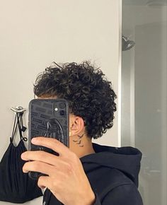 Curly Hair Blowout Men, Type 3b Curly Hair Hairstyles Men, Black Curly Hairstyles Men, Long Curly Hair Taper, Curly Hair Men Haircut Black, Short Curly Hair Taper, Taper Mullet Curly Hair, Short Curly Taper, Mens Behind Ear Tattoo