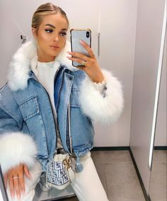 White Denim Jacket Outfit, Mary Bedford, Fur Denim Jacket, Demin Jacket, Fur Collar Jacket, Denim Jacket Outfit