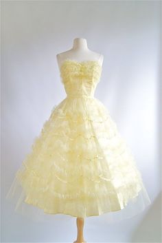 1950s Prom Dress Vintage Fashion, Lemon Color Dress, Prom Dress Mini, Homecoming Dresses Yellow, 1950s Clothes, Vintage Homecoming Dresses, 50s Prom Dresses, Yellow Prom Dress, 1950s Prom Dress