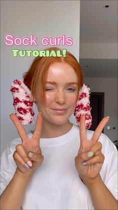 Hair Sock Tutorial, Sock Tutorial Hair, How To Curl Your Hair With Socks Easy, Diy Overnight Curls Wet Hair, Fluffy Sock Hair Hack, Heatless Curls With Fuzzy Socks, Heatless Curls Overnight At Home, Diy Hair Curlers Overnight Short Hair, How To Use A Sock To Curl Hair