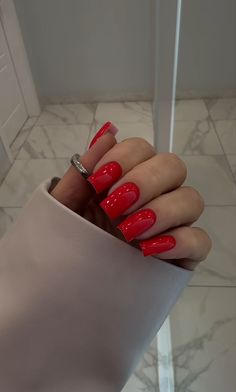 By @ideal_nails_kolpino Bright Red Square Nails, Red Square Acrylic Nails, Square Red Nails, Red Nails Square, Square Nails Red, Short Nails Red, Red Square Nails, Tapete Gold, Bright Red Nails