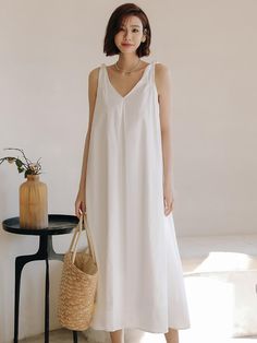 This is a feminine and romantic dress by LANGSON that is made out of high quality polyester 100% fabric. With design detail of sleeveless design and side pockets detail, it gives a trendy and feminine look.- Sleeveless design- Side slit pockets detail- Feminine and modern mood Sleeveless White Dress, White Sleeveless Dress, Romantic Dress, Vacation Style, Summer Design, Feminine Look, Skirt Dress, Pocket Detail, Jumpsuit Dress