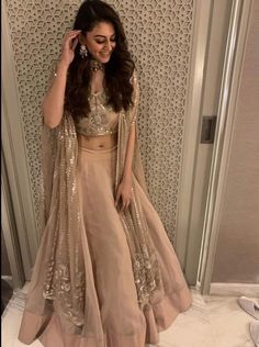 Gold Lehenga Skirt, Organza Gown Designs, Skirt Lehenga, Gold Lehenga, Organza Lehenga, Organza Gowns, Organza Skirt