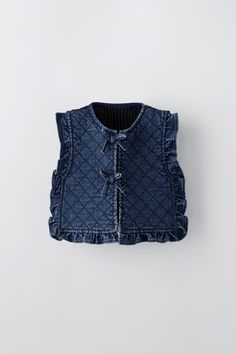 DENIM PUFFER VEST Chaleco Puffer, Stylish Baby Girl Outfits, Stylish Baby Girls, Denim Waistcoat, Trench Coat Dress, Knitwear Cardigan, Puffer Vest, Fashion Inspo Outfits