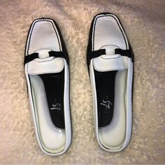 Genuine Leather Black And White Slip-On Flats By Lifestride In Ladies Size 6m. Cushioned Insoles And Nonskid Rubber Outer Soles. New Without Tags Or Box. Note: These Shoes Are Marked As A Size 6m, But They Run Somewhat Narrow. They Do Widen Out When You Slip Your Foot Into Them, But I Would Say They’re Closer To A “Narrow” Than A “Medium”. White Slip-ons With Branded Insole, White Slip, Women Life, Leather Flats, Flat Shoes Women, Loafer Flats, Genuine Leather, Loafers, Slip On