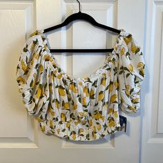 Lemon Print Arizona Jean Co Blouse, New With Tags Yellow Summer Tops For Brunch, Yellow Tops For Spring Vacation, Yellow Floral Print Tops For Brunch, Yellow Short Sleeve Blouse For Brunch, Casual Yellow Tops For Day Out, Fitted Yellow Tops For Vacation, Trendy Yellow Vacation Blouse, Vacation Short Sleeve Top With Lemon Print, Yellow Short Sleeve Top For Brunch