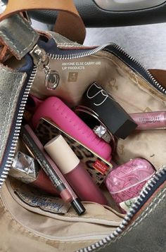 Studera Motivation, What's In My Purse, Inside My Bag, Purse Essentials, Handbag Essentials, Hello You, Inside Bag, Pink Girly Things