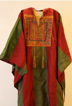 Arab Design, Culture Clothes, Jeans Refashion, Kaftan Designs, Culture Clothing, Afghan Clothes, Dress Sketches, Abayas Fashion