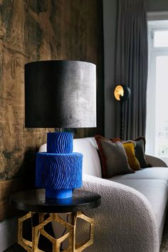 Grey Interior Design, Lamp Large, Simple Interior Design, Grey Interior, Lamp Gold, Blue Lamp, Design Salon, Gold Interior, Natural Colours