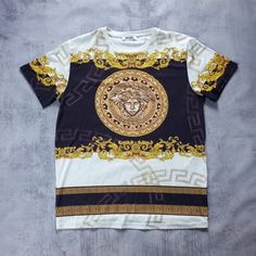 Versace Graphic Print Rapper Style T-Shirt Size: X-Large Great Condition. The Back Thread Has Started To Come Undone. Please See The Pictures. Chest 21" Back 28” Brand: Versace Fabric: 100% Cotton Country Of Origin: Italy Colour: White/Gold We Kindly Remind You That Vintage Items Typically Exhibit Natural Signs Of Wear Or Fading, Reflective Of Their Age. However, We Assure You That Any Noticeable Imperfections Such As Stains Or Holes Will Be Duly Mentioned. Please Be Aware That The Actual Colors Luxury Graphic Print Short Sleeve T-shirt, Summer Monogram Print T-shirt With Short Sleeves, Summer Crew Neck T-shirt With Exclusive Print, Luxury Monogram Print Crew Neck T-shirt, Exclusive Print Crew Neck T-shirt For Summer, Summer Exclusive Print Crew Neck T-shirt, Luxury Short Sleeve T-shirt With Graphic Print, Monogram Print Short Sleeve Tops For Summer, Short Sleeve Tops With Monogram Print For Summer