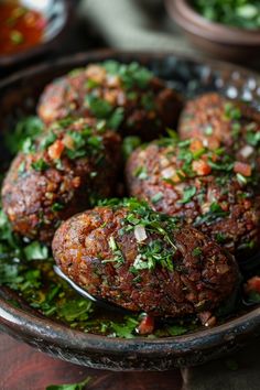 Four crispy fried kibbeh balls garnished with chopped parsley and herbs in a dark dish. Authentic Turkish Recipes, Kibbeh Recipes, Baked Kibbeh Recipe, Baked Kibbeh, Recipe Lebanese, Kibbeh Recipe