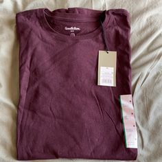 Medium Size Burgundy Tshirt Burgundy Cotton T-shirt With Crew Neck, Burgundy Cotton Short Sleeve Tops, Casual Heather Maroon Crew Neck Top, Casual Burgundy Cotton T-shirt, Heather Maroon Crew Neck Cotton Top, Burgundy Casual Crew Neck Top, Casual Burgundy Crew Neck Top, Burgundy Short Sleeve Top For Fall, Burgundy Cotton Crew Neck Top