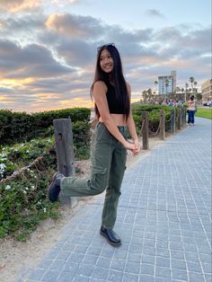 Doc Martin, Kim Possible, Chelsea Boots Women, Cargo Pants, Chelsea Boots, Mom Jeans, Womens Boots, Chelsea, Outfit Inspirations