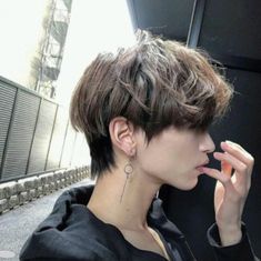 Ftm Haircuts, Short Hair For Boys, Long Wolfcut Haircut With Bangs, Korean Haircut, Haircut Wavy, Bangs Straight, Korean Short Hair