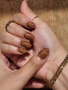 #talaveranails #talavera #mexicannails #mexican  #mexicanart #nails #nailsinspo #mexico #cantarito #uñas #artemexicano #nailsarts #nailart Talavera Nails Brown, Fall Mexican Nails, New Mexico Nails Art Designs, Cute Mexico Nails, Mayan Nails, Aztec Print Nails, Mexican Jarrito Nails, Mexico Themed Nails