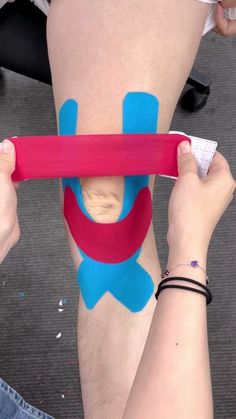 Kinseology Taping Knee, K Tape Knee, How To Kt Tape A Knee, Kinesiology Taping Knee, How To Tape Knee For Pain, Kinesio Taping Knee, Kt Tape Knee