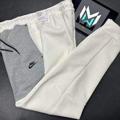 Some Stain Marks As Seen On Last Pictures. Nike Nsw Tech Fleece Jogger Pants White Gray Cu4495-133 Men&Apos;S Size Xl Measurements: Waist: 35 Inches Inseam: 28.5 Inches Length: 41 Inches White Casual Joggers With Side Pockets, White Sporty Bottoms With Side Pockets, White Streetwear Pants With Side Pockets, White Sportswear Joggers With Side Pockets, White Streetwear Joggers With Side Pockets, White Joggers With Side Pockets For Streetwear, White Joggers With Side Pockets, White Joggers With Side Pockets For Loungewear, Nike Casual White Bottoms