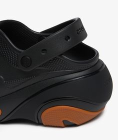 Founded with a passion for comfort and innovation, Crocs has been revolutionizing footwear since its inception. With a focus on merging style with functionality, the brand continues to set trends in the industry.Introducing the Crocs Bubble Crush Clogs for the Fall/Winter 2024 season. These black clogs are not only stylish but also incredibly comfortable, making them a perfect choice for everyday wear. Experience the unmatched quality and design of Crocs with these must-have clogs.Elevate your f Black Clogs, Clogs Style, Crocs Classic Clogs, Elegante Casual, Fall Winter 2024, Bank Card, The Vision, Nagoya, Winter 2024