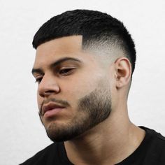 Caesar haircut with fade #menshair #menshairtrends #menshairstyletrrends #menshaircuts #menshairstyles #fringehaircutsformen #fringehairstylesformen #mensfringe #mensbangs #Caesarhaircut #bluntfringe #thickhairmen #fade #lowfade #shortmenshair #shorthairmen Crop Mullet, Fringe Haircuts, Mens Fringe, Caesar Haircut, Trendy Fringe, Crop Haircut, Mens Hairstyles Thick Hair, Mens Hair Trends, Fringe Hairstyles