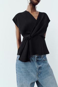 KNOTTED CREPE TOP - Black | ZARA United States Crepe Tops For Women, Crepe Top, Crochet Jacket, Cardigan Sweater Jacket, Shirt Blouses Tops, Short En Jean, Knitwear Cardigan, Skorts, Tops For Women