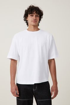 HEAVY WEIGHT SCOOPED HEM T-SHIRT White Tshirt Outfit, Cargo Jacket, Blouse Jeans, Long Sleeve And Shorts, Relaxed Jeans, Comfortable Tops, Linen Trousers, Short Shirts, Abercrombie Fitch