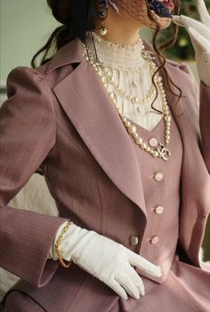 Victorian Outfits Women, Old Fashion Dresses, Woman Suit Fashion, Victorian Clothing, Modest Fashion Outfits, Moda Vintage, Look Vintage, Classy Outfits, Pretty Outfits