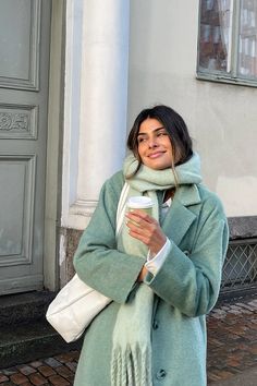 Scandinavian outfit neutals pastels scandi streetstyle mint coat scarf Green Scarf Outfit, Green Coat Outfit, Mint Green Outfits, Scandinavian Outfit, Mint Outfit, Mantel Outfit, Pastel Scarf, Outfits Pastel, Winter Mode Outfits