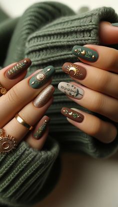 Step into the New Year with style - explore chic and sparkling nail designs! Boho Nails, Unghie Nail Art, Witchy Nails, Smink Inspiration, Makijaż Smokey Eye, Nail Polishes, Gel Manicure, Holiday Nails